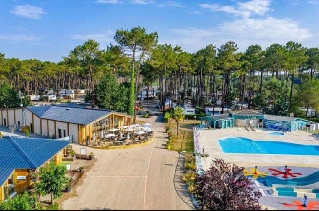 Jpp Marie Ange Proprietaire Hotel Saint-Julien-en-Born Buitenkant foto